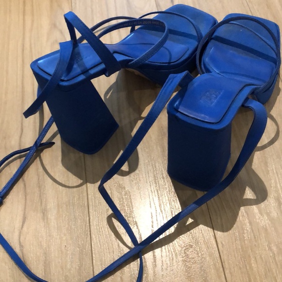 The CUTEST blue heels from Zara. - Picture 3 of 3